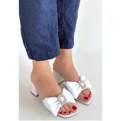 Niyyar Beyaz Cilt Topuklu Terlik