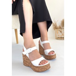 Riboy Beyaz Cilt Dolgu Topuk Sandalet