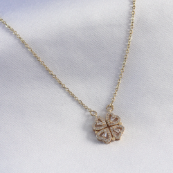 Mey İthalat® 316L Çelik Gold Renk Açılır Zirkon Taşlı Yonca Model Kadın Kolye