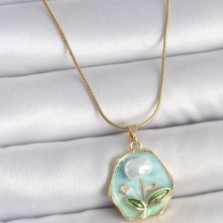 Mey İthalat® 316L Çelik Gold Renk Zincir Mavi Çiçek İşlemeli İnci İşlemeli Portre Model Kadın Kolye