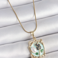 Mey İthalat® 316L Çelik Gold Renk Zincir Mavi Mineli Çiçek İşlemeli İnci Detay Portre Model Kadın Kolye