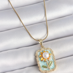 Mey İthalat® 316L Çelik Gold Renk Zincir Mavi Mineli İncili Papatya İşlemeli Portre Model Kadın Kolye