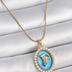 Mey İthalat® 316L Çelik Gold Renk Zincir Mavi Mineli İncili Zirkon Taşlı Çiçek İşlemeli Portre Model Kadın Kolye