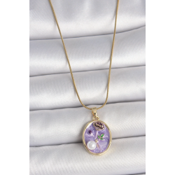 Mey İthalat® 316L Çelik Gold Renk Zincir Mor Çiçek İşlemeli İnci Detay Portre Model Kadın Kolye