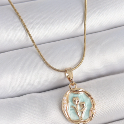 Mey İthalat® 316L Çelik Gold Renk Zincir Turkuaz Mineli Çiçek İşlemeli Portre Model Kadın Kolye