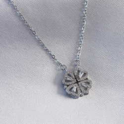 Mey İthalat® 316L Çelik Gümüş Renk Açılır Yonca Model Kadın Kolye