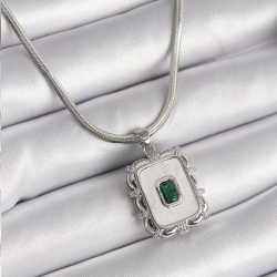 Mey İthalat® 316L Çelik Gümüş Renk İtalyan Zincir Beyaz Sedefli Kare Portre Model Zümrüt Taş Detay Kadın Kolye