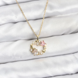 Mey İthalat® 316L Çelik Zincir Gold Renk Pembe Taş Detaylı Çelenk Model Kadın Kolye