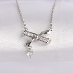 Mey İthalat® 316L Çelik Zincir Gümüş Renk Zirkon Taşlı Kalp Detay Fiyonk Kolye