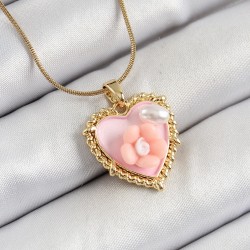 Mey İthalat® 316L Çelik Zincir Pembe Sanatsal Portre İnci Detaylı Papatya Figürlü Kalp Model Gold Renk Kadın Kolye
