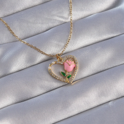Mey İthalat® 316L Çelik Zincirli Gold Renk Zirkon Taşlı Kalp İçinde Pembe Gül Tasarımlı Kolye
