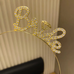 Mey İthalat® Altın Renkli Taşlı “Bride” Gelin Tacı – El Yazısı Yazı Tipiyle