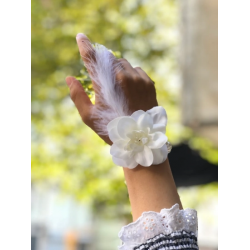 Mey İthalat® Bride to be Nedime Gelin Bilekliği Tüy ve İnci Boncuk Detaylı Beyaz Renkli Bekarlığa Veda Partisi Bilekliği 10 Adet