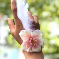 Mey İthalat® Bride to be Nedime Gelin Bilekliği Tüy ve İnci Boncuk Detaylı Somon Renkli Bekarlığa Veda Partisi Bilekliği 10 Adet