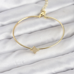 Mey İthalat® Gold Renk Pirinç Köşeli Yonca Model Kadın Bileklik