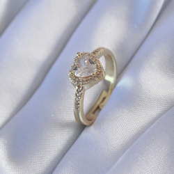 Mey İthalat® Gold Renk Zirkon Taşlı Kalp Model Pirinç Charm Kadın Yüzük