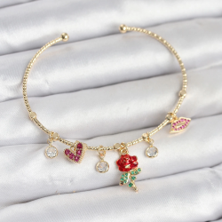 Mey İthalat® Gül Charmlı Gold Renk Pirinç Kadın Bileklik