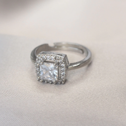 Mey İthalat® Gümüş Renk Baget ve Zirkon Taşlı Kare Yüzük