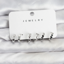 Mey İthalat® Gümüş Renk Pirinç Minimal Kalp Detaylı Kadın Küpe Seti