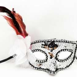 Mey İthalat® Gümüş Renk Yandan Tüylü Güllü Gümüş Taşlı Pullu Maske 20x22 cm