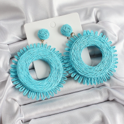 Mey İthalat® Mavi Püsküllü Halka Figürlü Hasır Örgü Model Gold Renk Kadın Küpe