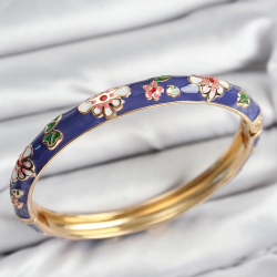 Mey İthalat® Mineli Pirinç Mor Çiçek Motifli Gold Kadın Kelepçe