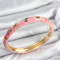 Mey İthalat® Mineli Pirinç Pembe Çiçek Motifli Gold Kadın Kelepçe