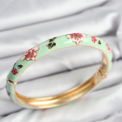 Mey İthalat® Mineli Pirinç Su Yeşili Çiçek Motifli Gold Kadın Kelepçe