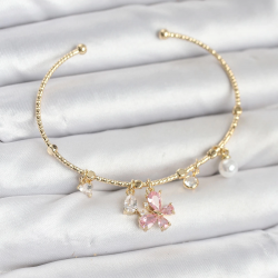 Mey İthalat® Pembe Kelebek Charmlı Gold Renk Kadın Bileklik