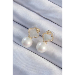 Mey İthalat® Pirinç Altın Renk Zirkon Taşlı Minimal Çiçek Tasarımlı Kadın Küpe