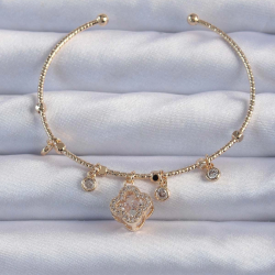 Mey İthalat® Pirinç Altın Renk Zirkon Taşlı Yonca Model Charm Bileklik