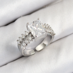 Mey İthalat® Pirinç  Büyük Zirkon Taşlı Model Gümüş Renk Kadın Yüzük