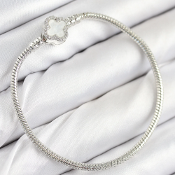 Mey İthalat® Pirinç Charm Zirkon Taşlı Yonca Model Gümüş Renk Kadın Bileklik