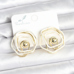 Mey İthalat® Pirinç Gold Renk Beyaz Mineli Geometrik Gül Model Kadın Küpe