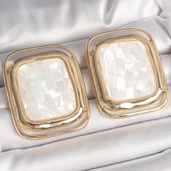 Mey İthalat® Pirinç Gold Renk Beyaz Mineli Kare Model Kadın Küpe