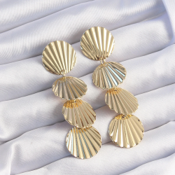 Mey İthalat® Pirinç Gold Renk Deniz Kabuğu Model Sallantılı Küpe