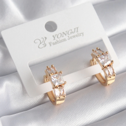 Mey İthalat® Pirinç Gold Renk Kare Zirkon Taşlı Kadın Küpe