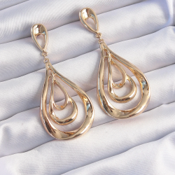 Mey İthalat® Pirinç Gold Renk Kıvrımlı Damla Görünüm Sallantılı Küpe