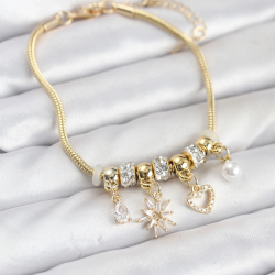 Mey İthalat® Pirinç Gold Renk Kutup Yıldızı ve Kalp Charmlı Kadın Bileklik