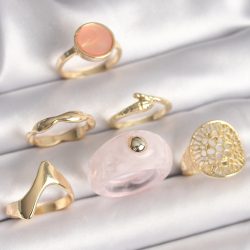 Mey İthalat® Pirinç Gold Renk Pembe Plastik Yüzük Model Daire Pembe Mine Yılan Detay 6'Lı Kadın Yüzük Seti