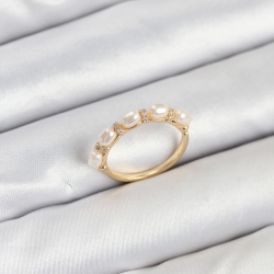 Mey İthalat® Pirinç Gold Renk Sıralı İncili Kadın Yüzük