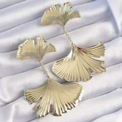 Mey İthalat® Pirinç Gold Renk Tırtıklı Yaprak Model Sallantılı Küpe