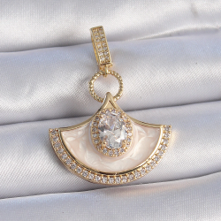 Mey İthalat® Pirinç Gold Renk Zirkon Taş Detaylı Beyaz Mineli Ajda Charm