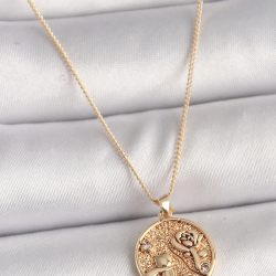 Mey İthalat® Pirinç Gold Renk Zirkon Taş Detaylı Gül İşleme Madalyon Model Kadın Kolye