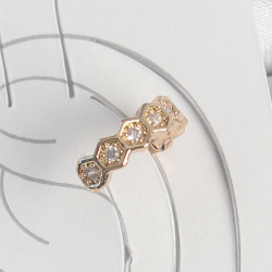 Mey İthalat® Pirinç Gold Renk Zirkon Taşlı Bal Peteği Model Kadın Kıkırdak Küpe