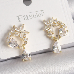 Mey İthalat® Pirinç Gold Renk Zirkon Taşlı Çiçek Model Sallantı Damla Detay Kadın Küpe