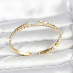 Mey İthalat® Pirinç Gold Renk Zirkon Taşlı Çivi Model Kadın Kelepçe Bileklik