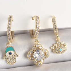 Mey İthalat® Pirinç Gold Renk Zirkon Taşlı Fatma Ana El Yonca Figür Göz Detay 3'Lü Kadın Kombin Küpe