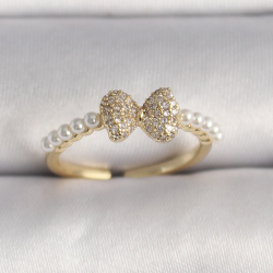 Mey İthalat® Pirinç Gold Renk Zirkon Taşlı Fiyonk İnci Detay Ayarlanabilir Yüzük