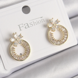 Mey İthalat® Pirinç Gold Renk Zirkon Taşlı Halka Model Çiçek Figür Kadın Küpe